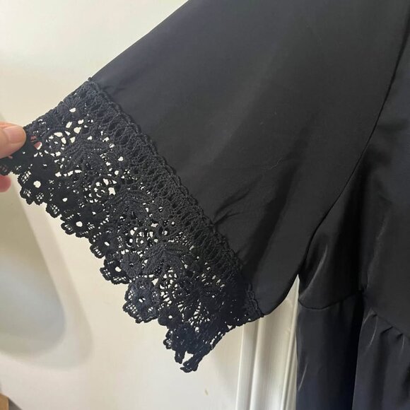 Shein Curve Black Bell Sleeve Embroidered Lace Boho Plus Size Tunic Women's 2XL - Picture 2 of 3